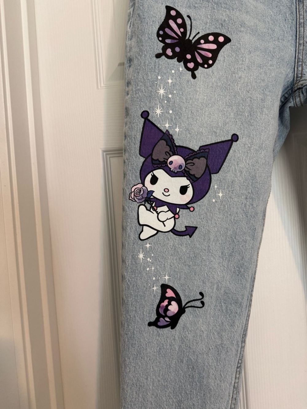 Kuromi Lightweight Blue Women's Jeans with Purple Butterfly Embellishments - Picture 5 of 12
